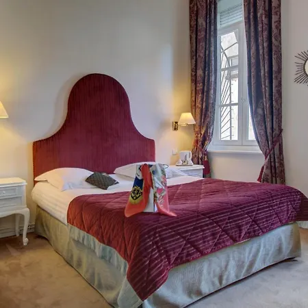 Hotel De L'univers 4*