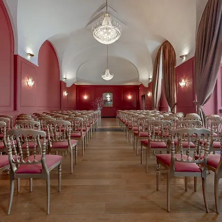 De L'univers Hotel 4*