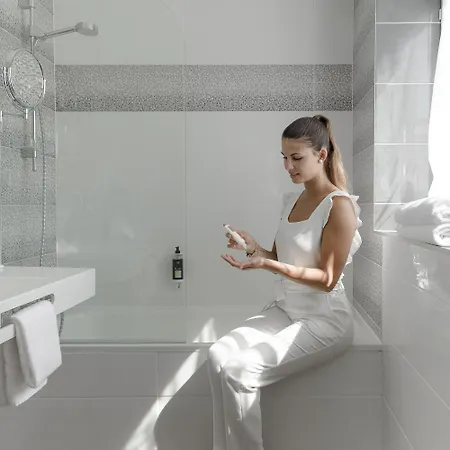 De L'univers Hotel 4*