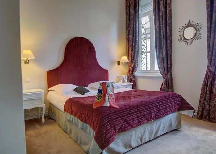 Hotel De L'univers 4*