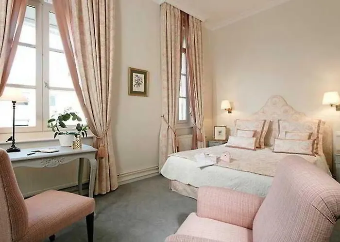 Hotel De L'univers 4*